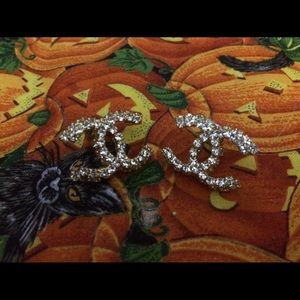 Gorgeous sparkly gold stud earrings