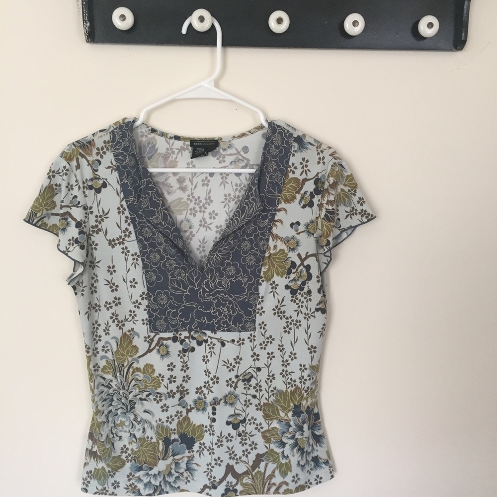 ❌SOLD! ❌BCBG Max Azria Floral Top Size M