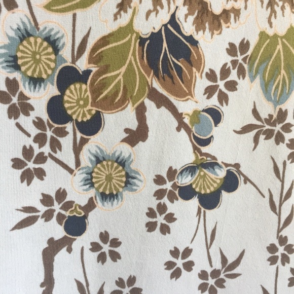 ❌SOLD! ❌BCBG Max Azria Floral Top Size M - Picture 4 of 7