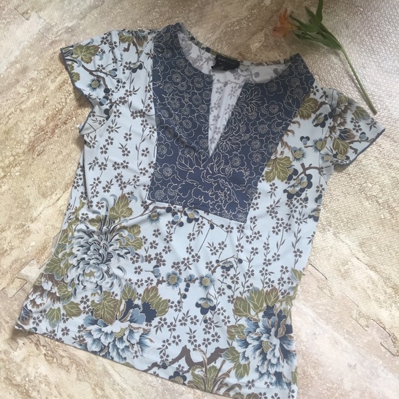 ❌SOLD! ❌BCBG Max Azria Floral Top Size M - Picture 2 of 7