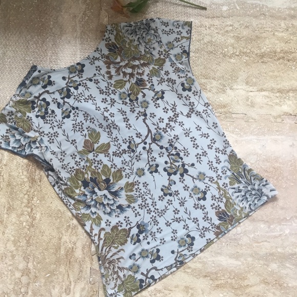 ❌SOLD! ❌BCBG Max Azria Floral Top Size M - Picture 3 of 7