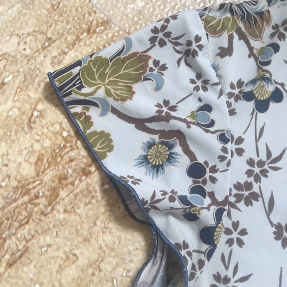 ❌SOLD! ❌BCBG Max Azria Floral Top Size M - Picture 5 of 7