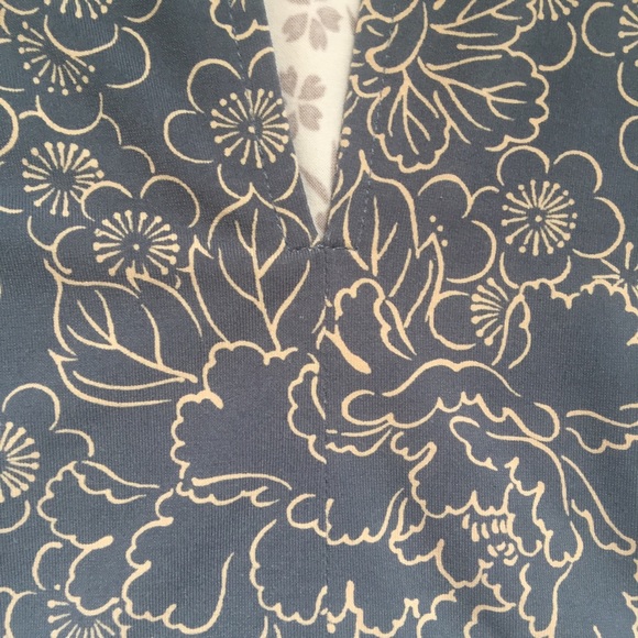 ❌SOLD! ❌BCBG Max Azria Floral Top Size M - Picture 6 of 7