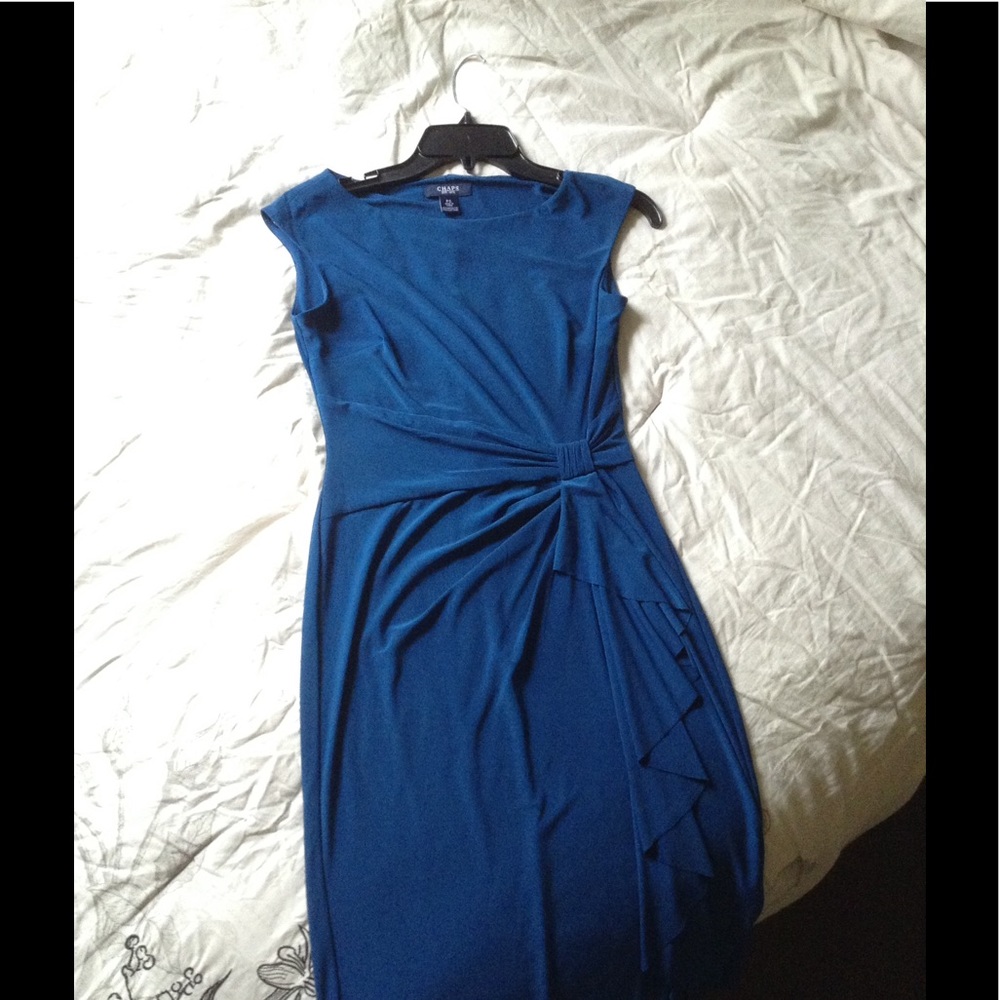 Beautiful blue dress w ruffle detail