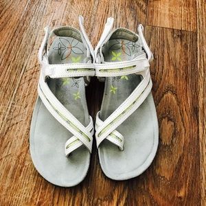 Merrell women sandals (Size 7)