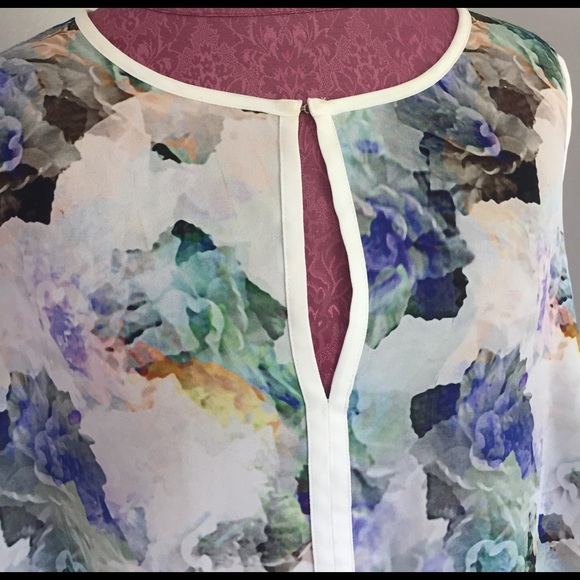 **SOLD**St Tropez West Top - Picture 2 of 4