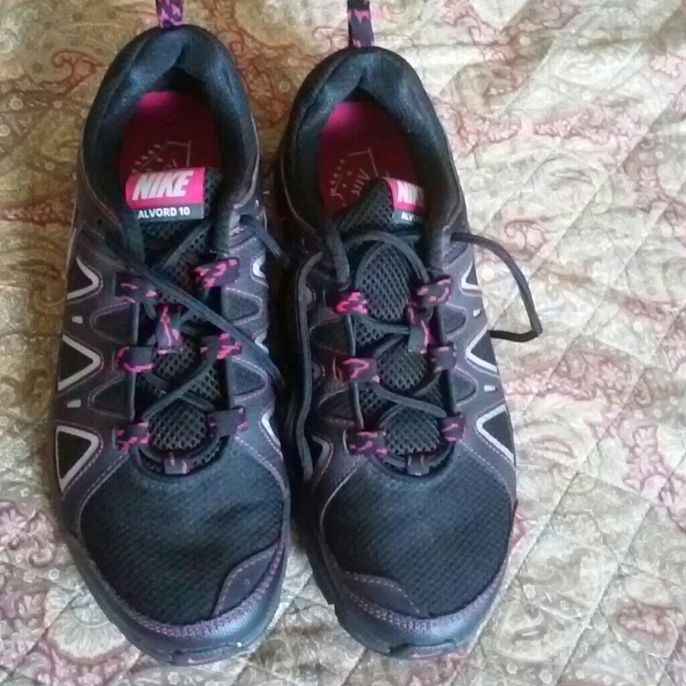 Women nike air black and pink very nice