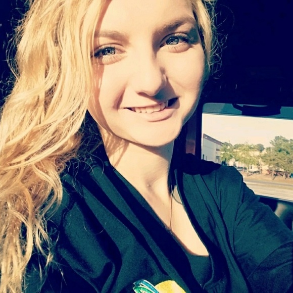 Meet your Posher, Jessica - Picture 1 of 1