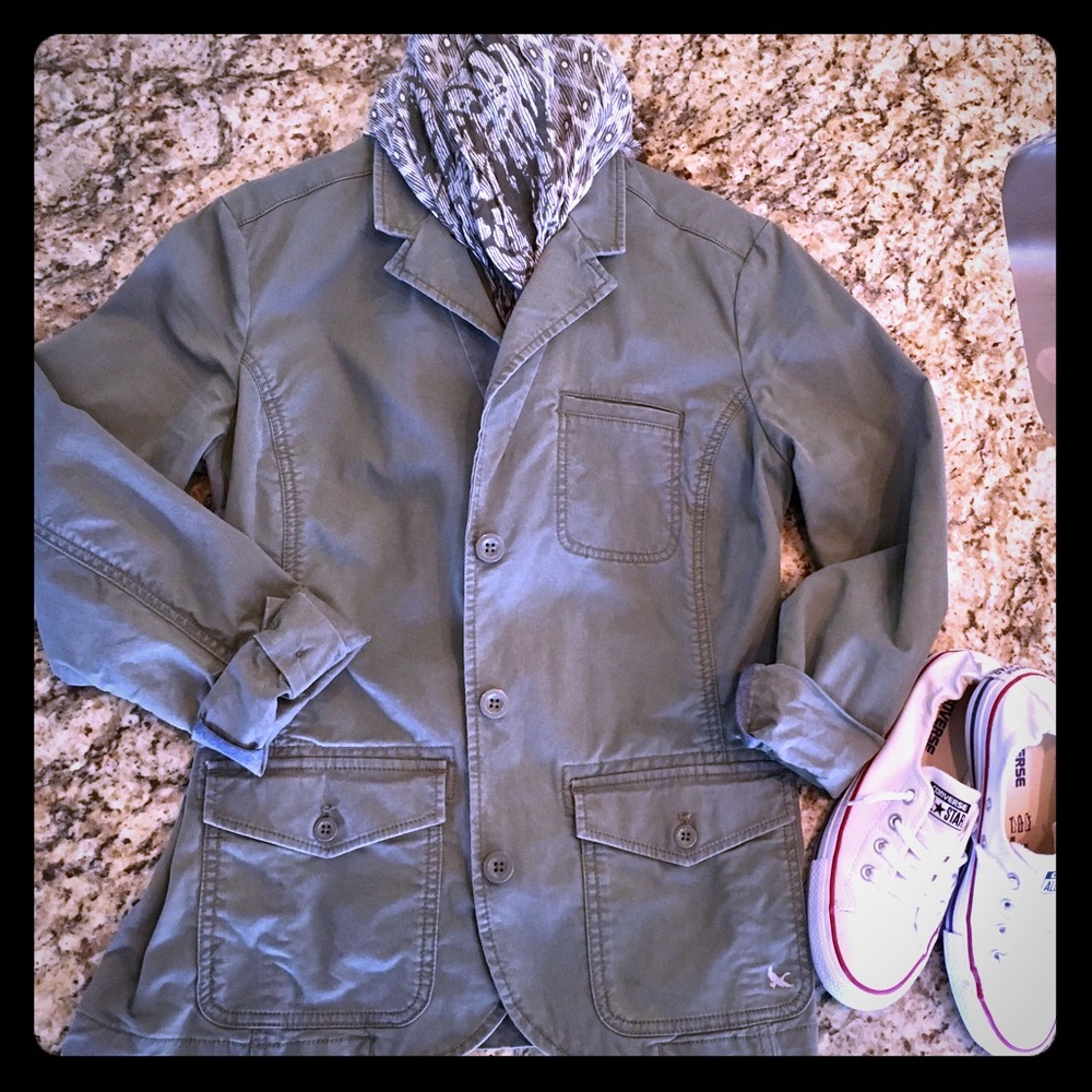Like new, Eddie Bauer olive green jacket!