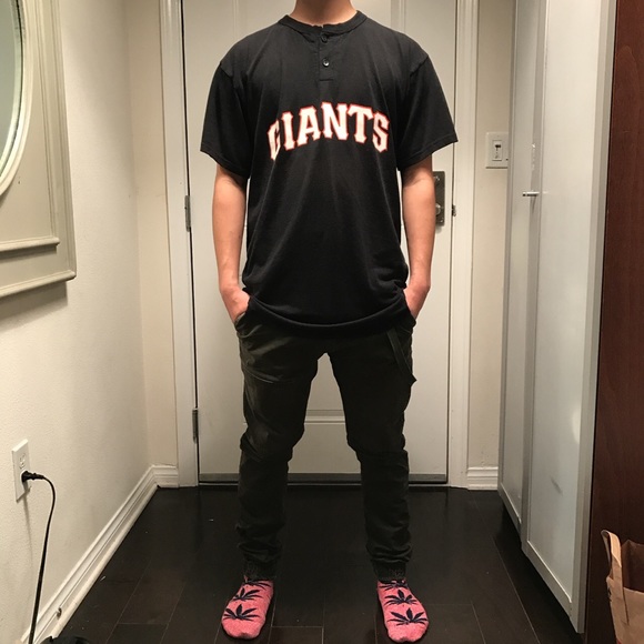 Majestic brand giants henley tee - Picture 1 of 4