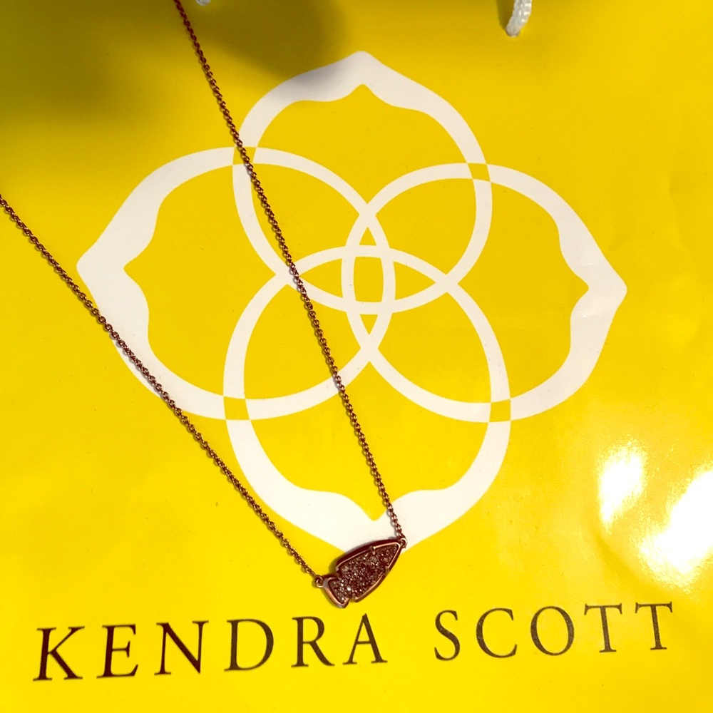 Kendra Scott Brown Arrowhead Necklace!