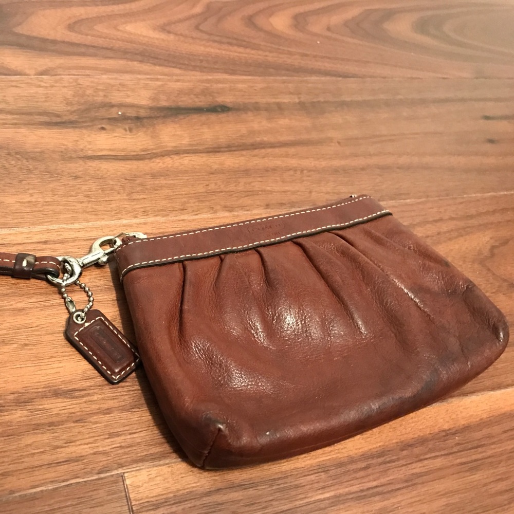 Pre-Loved leather Coach Wristlet