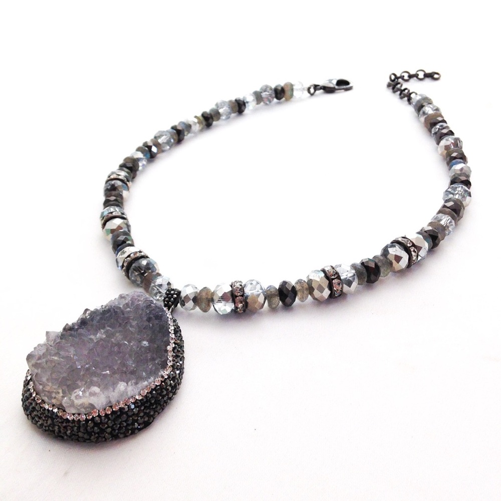 Alice's Chic Boutique necklace