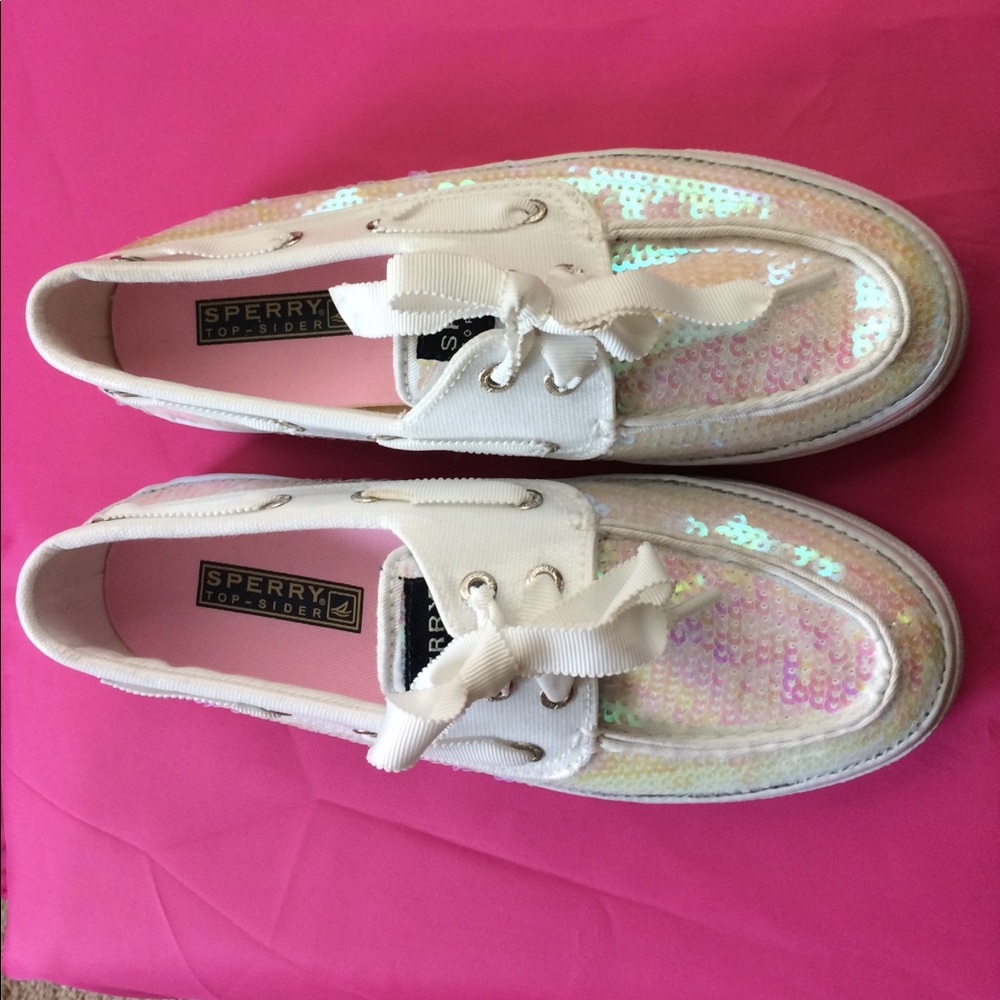 Very cute for summer! They have a little bling.
