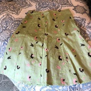 A line embroidered skirt.