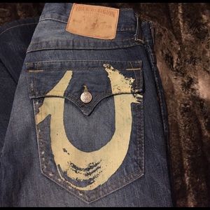 Mens True Religion 32/31 inseam painted pockets