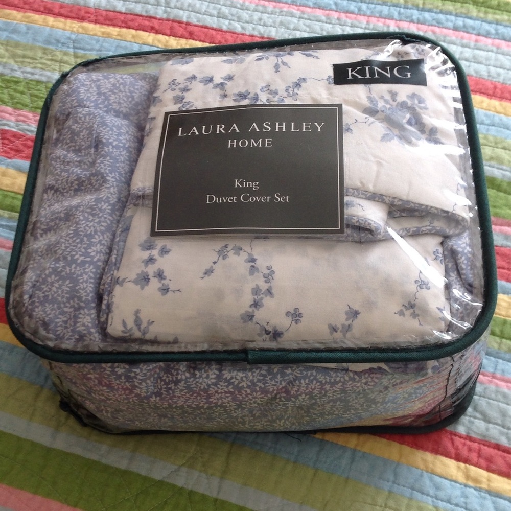 Laura Ashley King Duvet Cover Set (Blue/White)