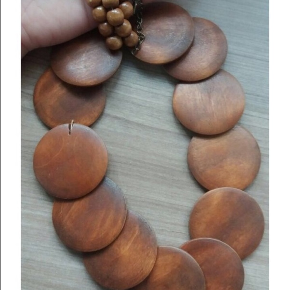 AMAZON WOOD CIRCLES NECKLACE IN NATURAL COLOR