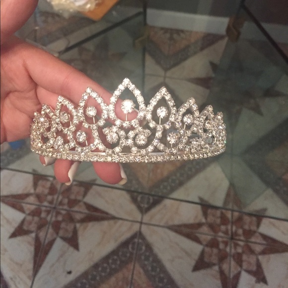 Silver Crown - Picture 2 of 2