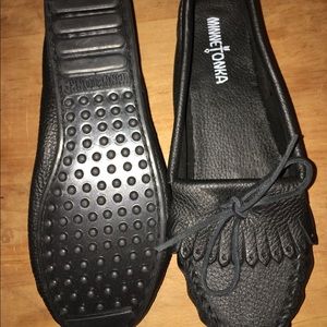 Minnetonka black size 9