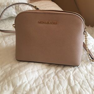 Crossbody Micheal Kors purse