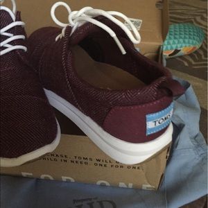 Toms Shoes
