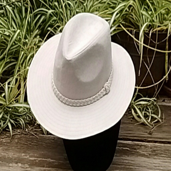 Hat - Picture 1 of 3