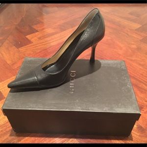 Gucci: Black Pumps