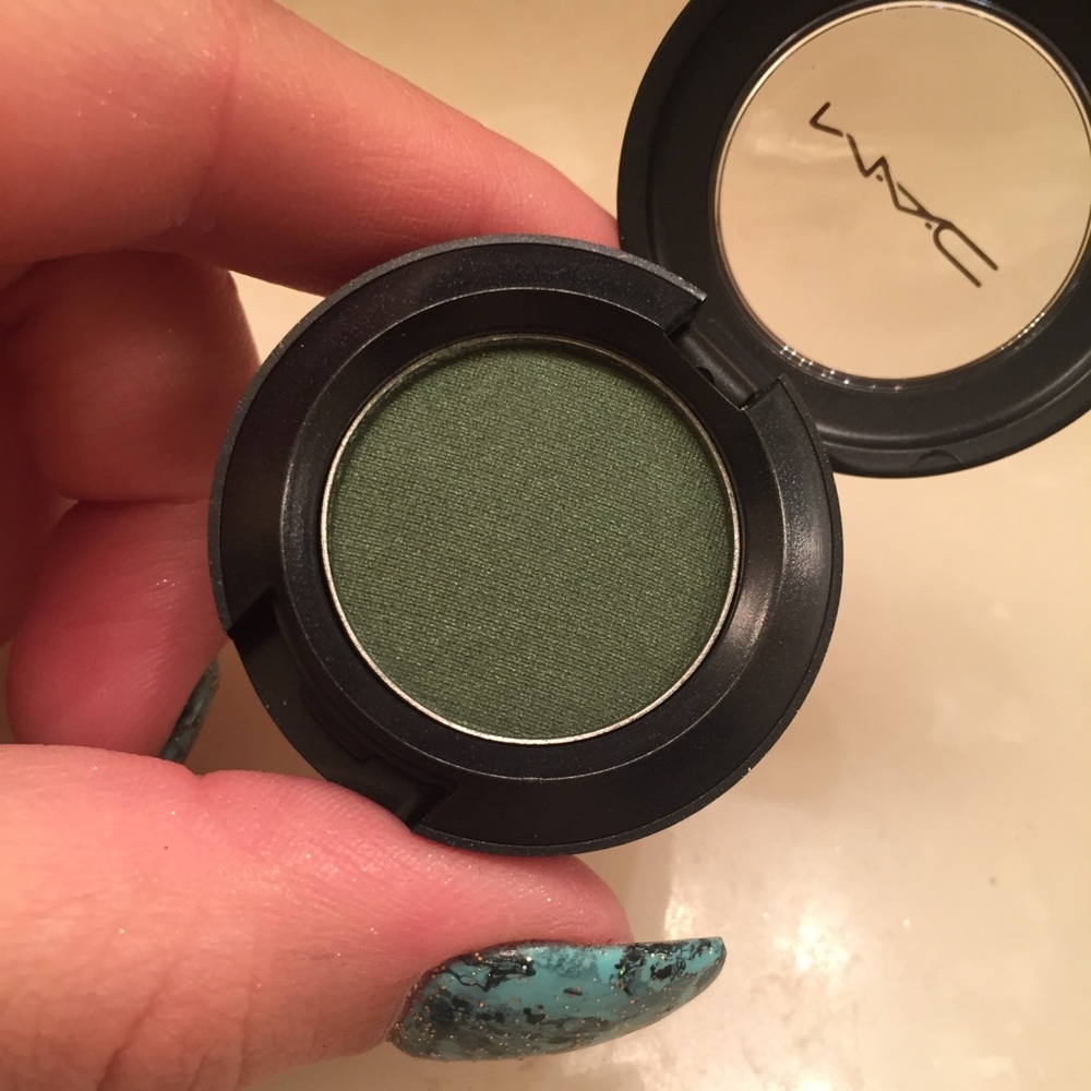 Brand new MAC eyeshadow in "Humid"