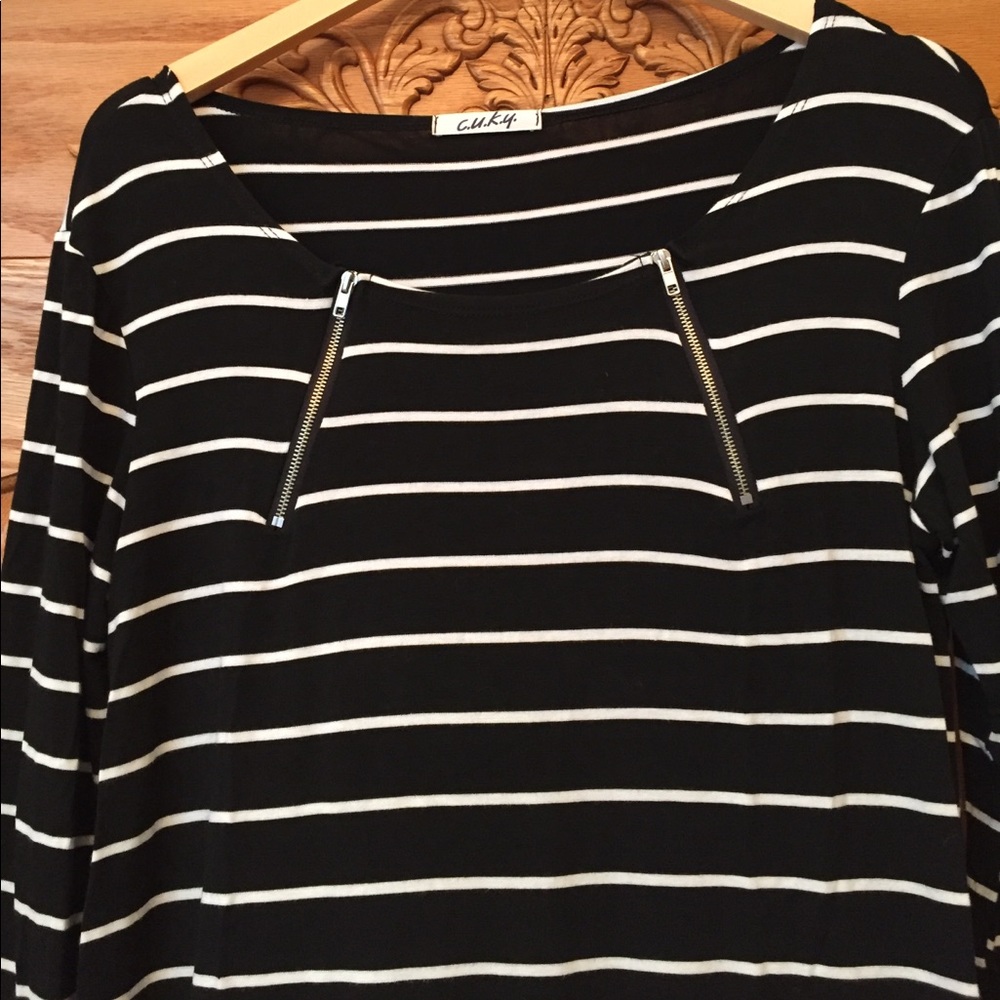 💕💕C.u.k.y. Black and  White Tunic Top -Large