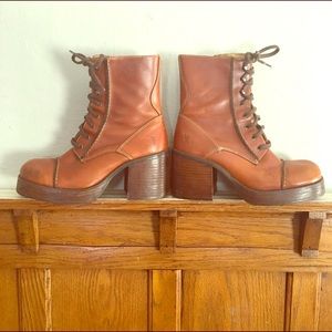 FRYE Lace-Up Chunky Heel 70's Boot