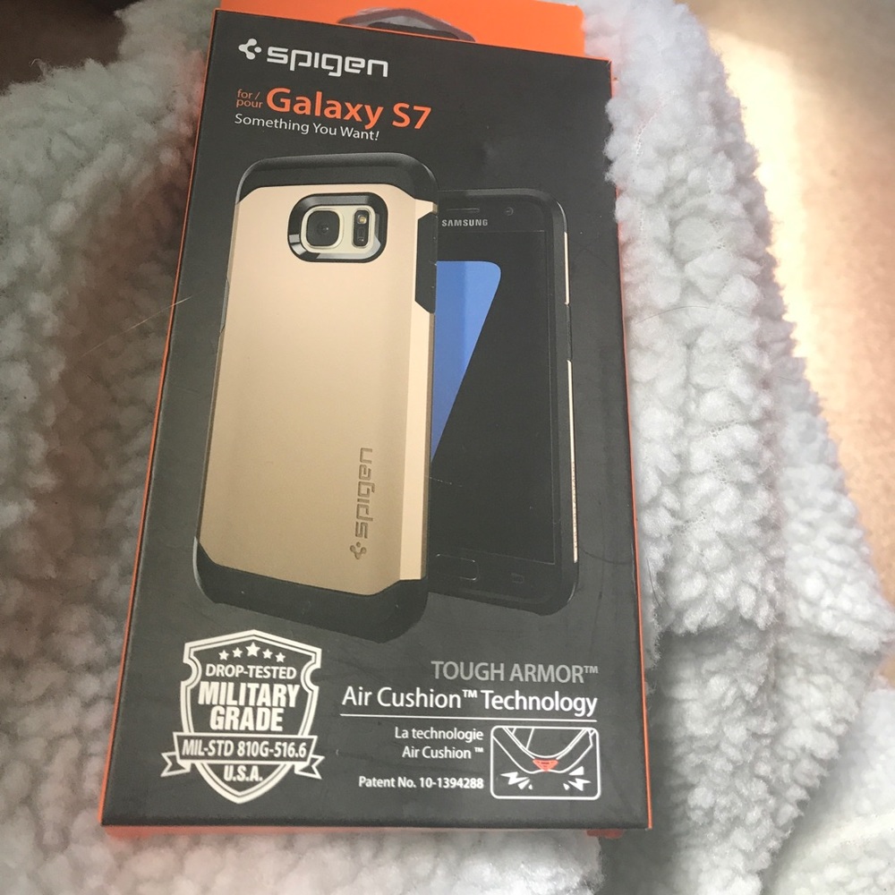 Galaxy s7 new gold an black case