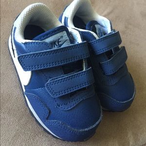 Navy blue toddler Nike Velcro sneakers