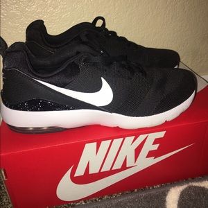 Women's size 9 nikes! Worn once! #shoes #nike