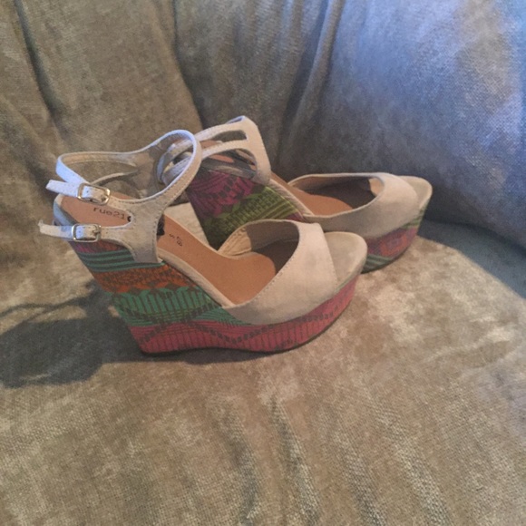 NWOT Strappy Multicolor Hippie Wedge 👠 (Rue21) - Picture 1 of 4