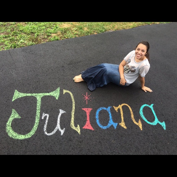 Meet your Posher, Juliana - Picture 2 of 3