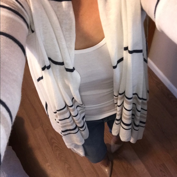 🆕🌸Gorgeous linen blend cardi - Picture 2 of 4