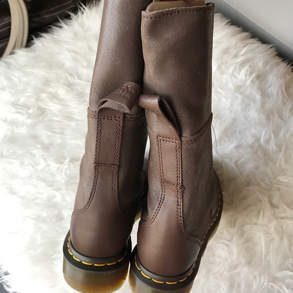 NIB Dr. Martens Hazil slouch boot leather - Picture 5 of 7