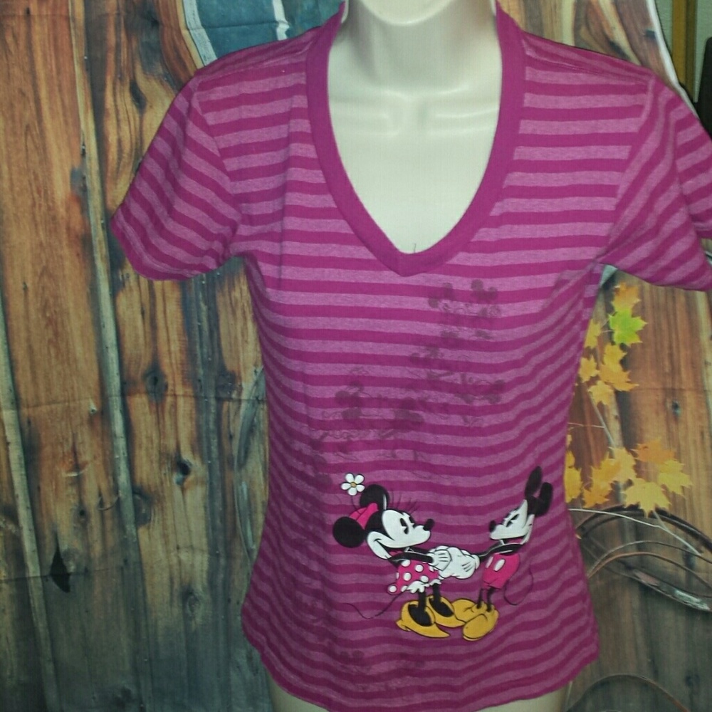 Disney micky and Minnie tee shirt  XS.