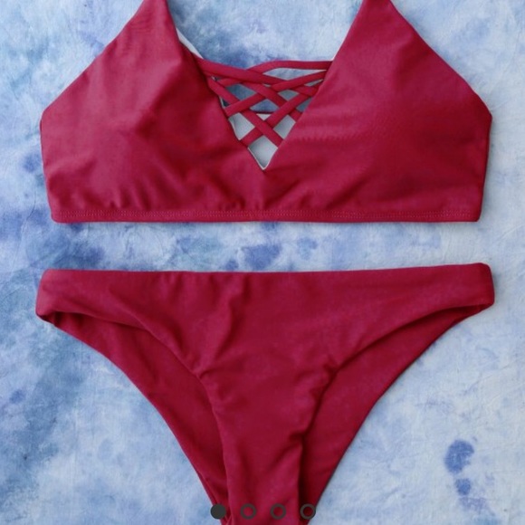 Strappy bikini bathing suit - Picture 2 of 2