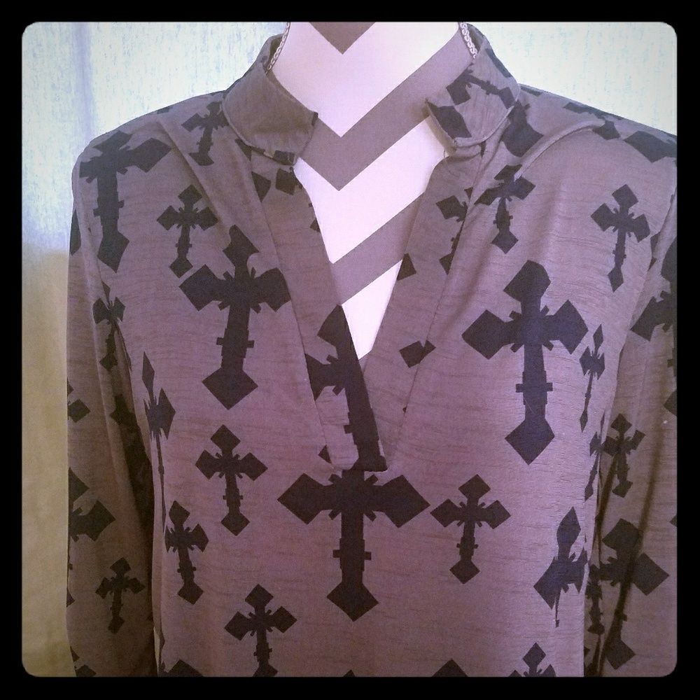 Long sleeve 3/4 blouse.