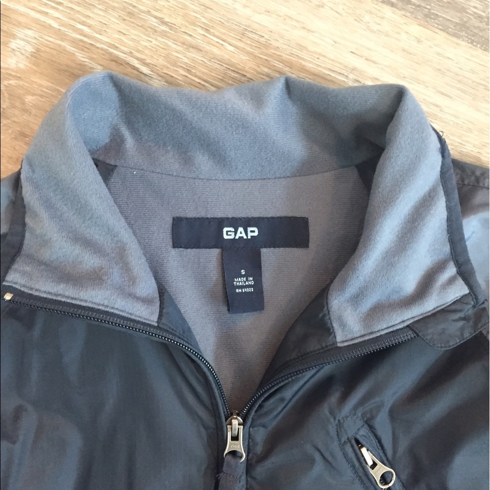 Lightweight GAP pullover jacket