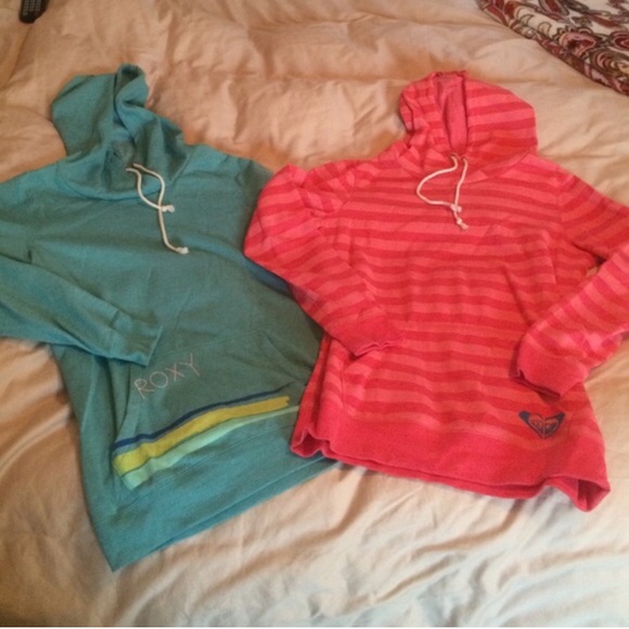 Roxy sweatshirt hoodie- only the blue one! - Picture 2 of 2