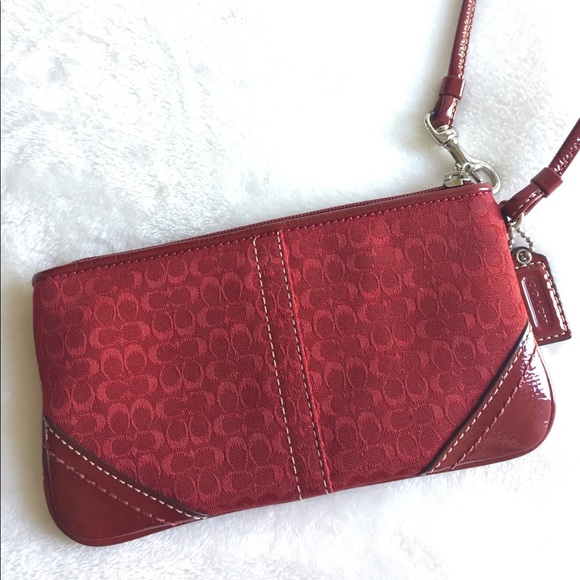☀️Coach Wristlet Red with Patent Leather Trim - Picture 3 of 4