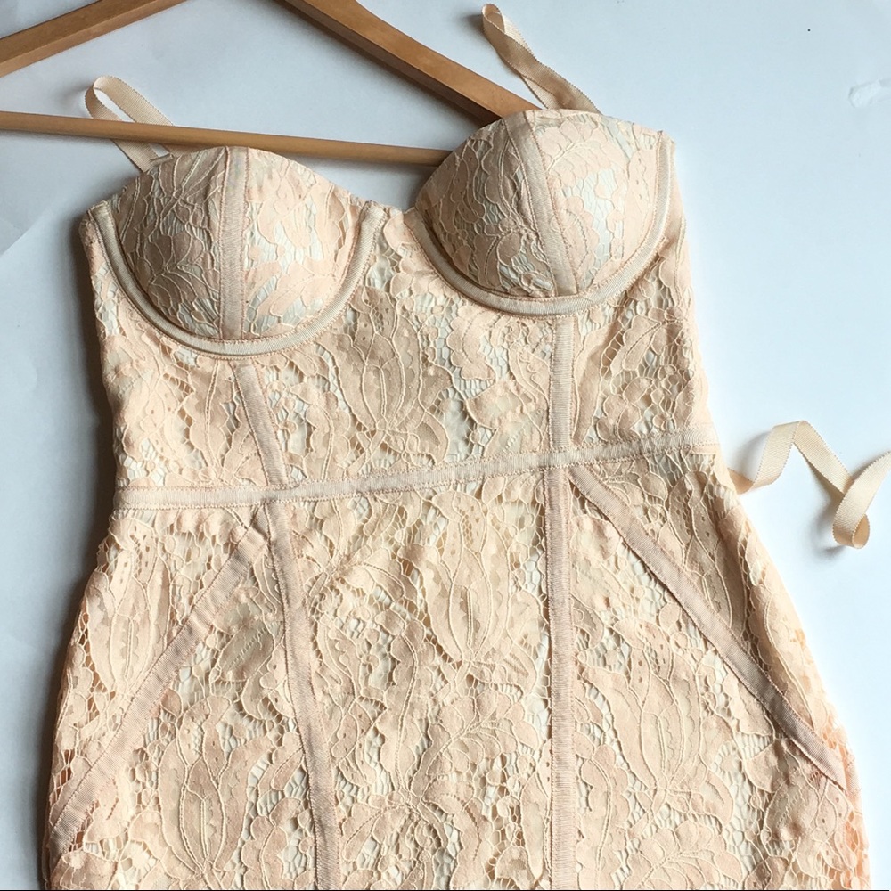 SUMMER BLOWOUT IT'S THE DAY LACE BODYCON DRESS - Picture 2 of 5