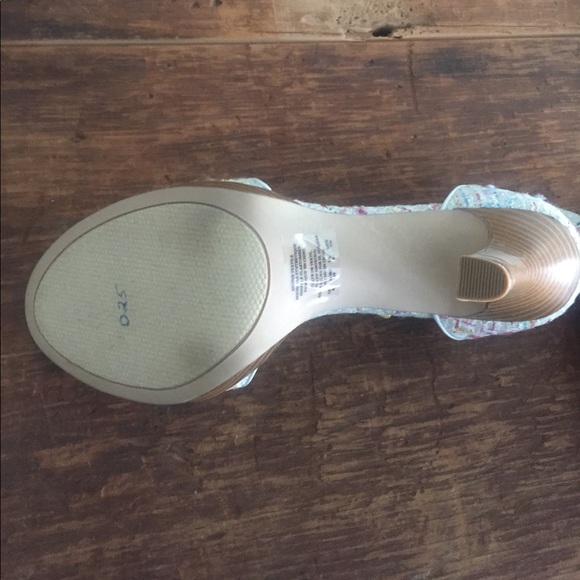 Multi-Color, Tweed-Style Heel - Picture 6 of 6