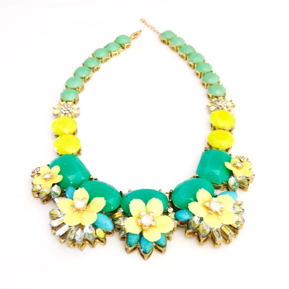 Alice's Chic Boutique necklace