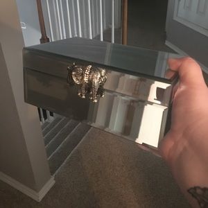 Mirrored jewelry box