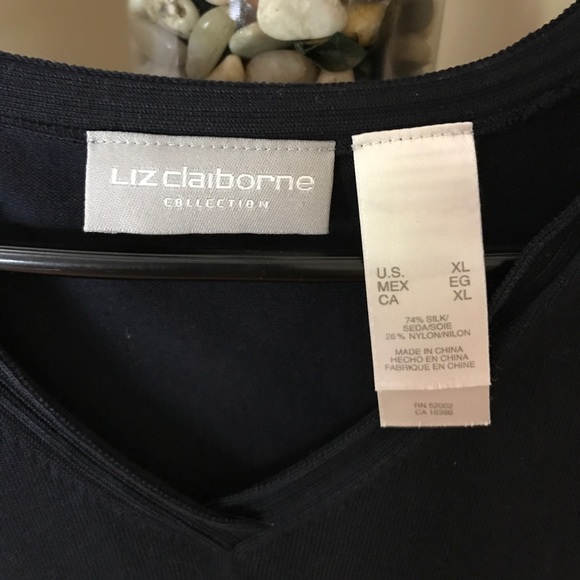 Liz Claiborne Collection navy blue sleeveless top - Picture 2 of 3