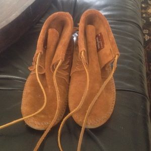 Minnetonka size 7 shoes suede